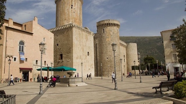 /img/tours-full-day-excursions/Fondi, Castello Baronale.jpg