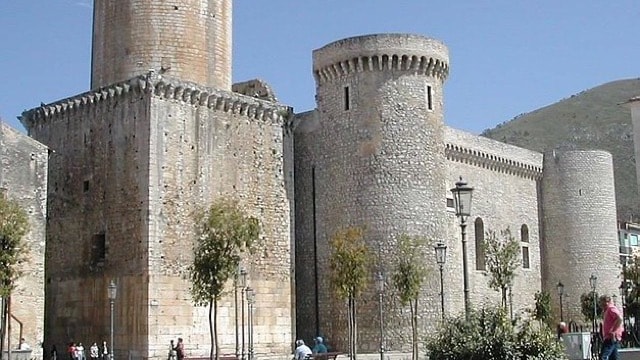 /img/tours-full-day-excursions/Fondi, the Castle.jpg