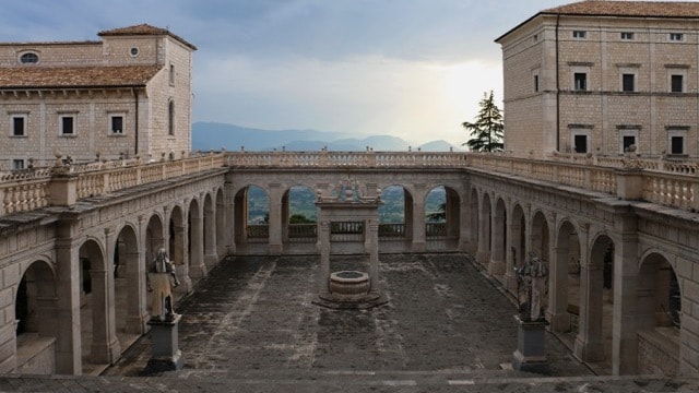 /img/tours-full-day-excursions/Montecassino Abbey.jpg