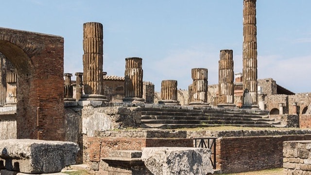 /img/tours-full-day-excursions/Pompei, Temple of Jupiter.jpg